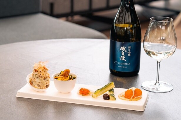 銘酒「磯自慢」の新酒を“東京で一番早く”楽しめる!高輪ゲートウェイ駅で振る舞いイベント&地域特産品販売を実施