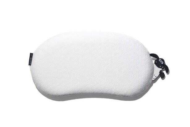 「子ヒツジのいらない枕」は首や肩を自然にサポートしてくれるS字カーブ構造