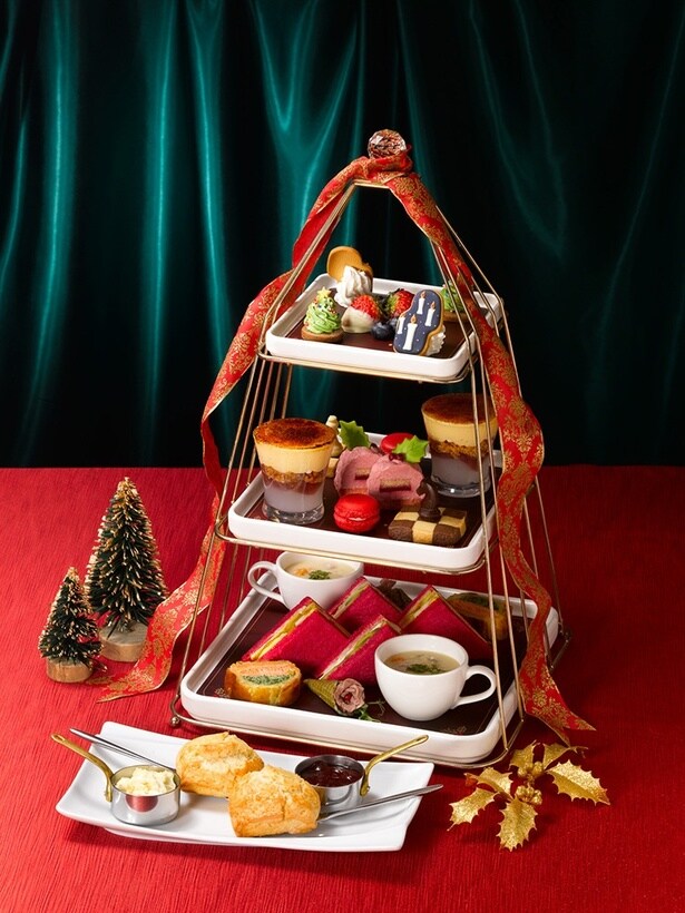 キャンドル煌めく大広間からインスパイアされた「クリスマスアフタヌーンティー」(7500円)