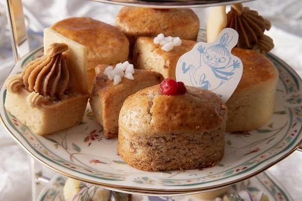 ホテル伝統の「プレーンスコーン」も味わえる