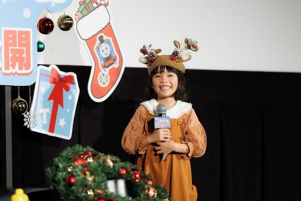 全身トナカイルックの倉田瑛茉さん