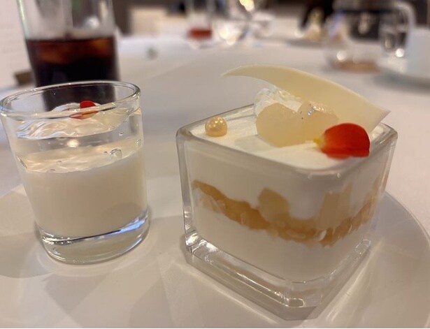 洋梨のショートケーキ(写真右)には、ノンアルコールスパークリングワイン(白)のジュレが入っていてさわやかな口当たり！