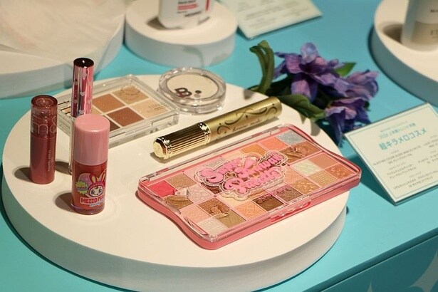 「キャンメイク」からは“平成っぽいカワイさ”を意識したアイシャドウパレット「スーパーかわいい！パレット」などが登場