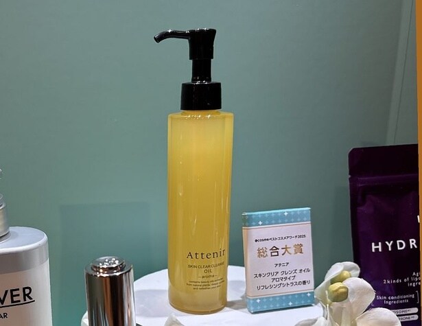 【写真】総合大賞を受賞したのは「アテニア/スキンクリア クレンズ オイル アロマタイプ リフレシングシトラスの香り」！
