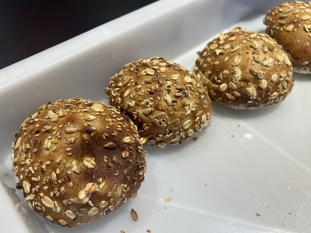 雑穀をまぶしたクラフトバンズ