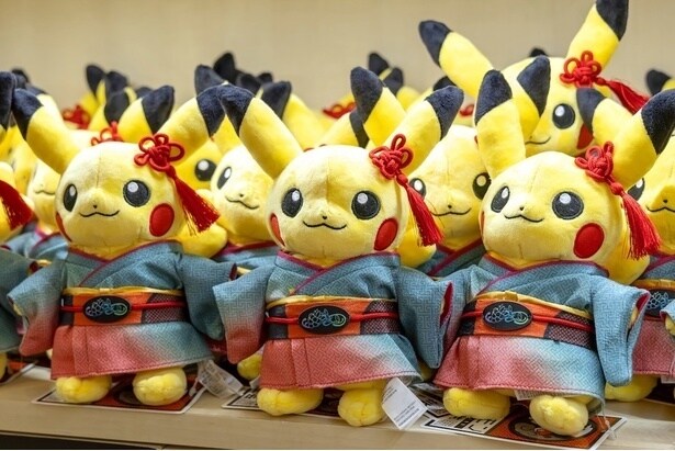 ぬいぐるみ「ポケモン×工芸展」のピカチュウ(2640円)