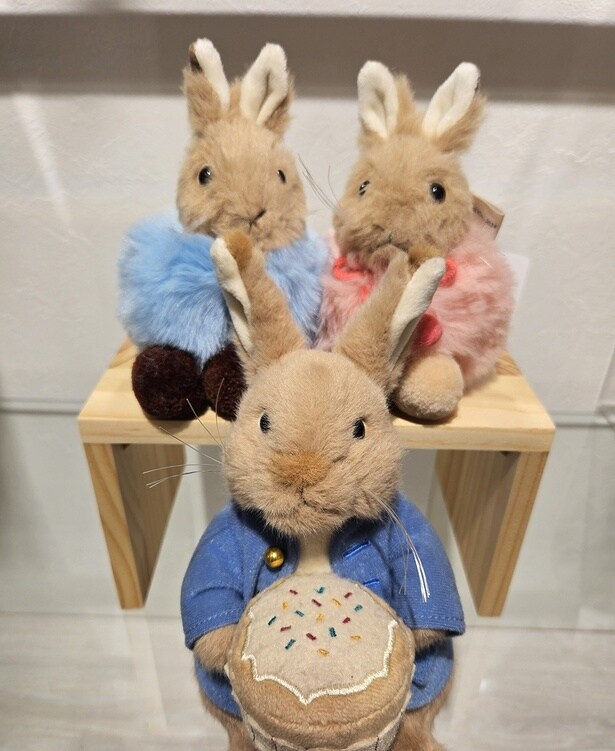 「ぬいぐるみ」(3740円)と「ファーマスコットキーホルダー」(1650円)