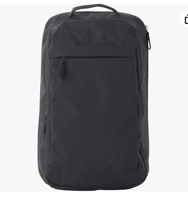 上質素材でスマートに。機能も収納も備えた22リットルスクエアバックパック【ニューバランス】のリュックがAmazonに登場中‼