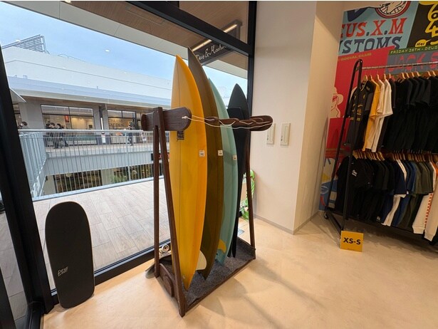 サーフボードを7万7000円や8万8000円の特別価格で販売