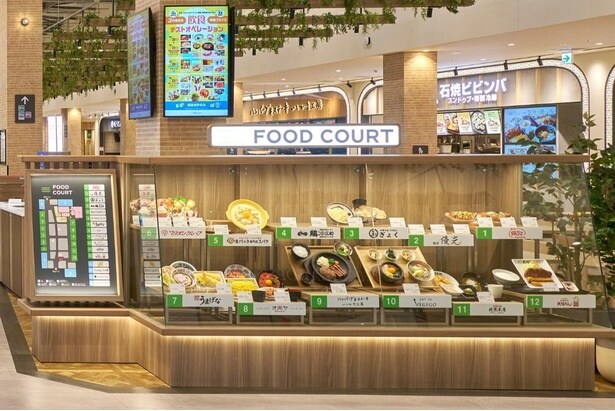 12店舗が集まったフードコート