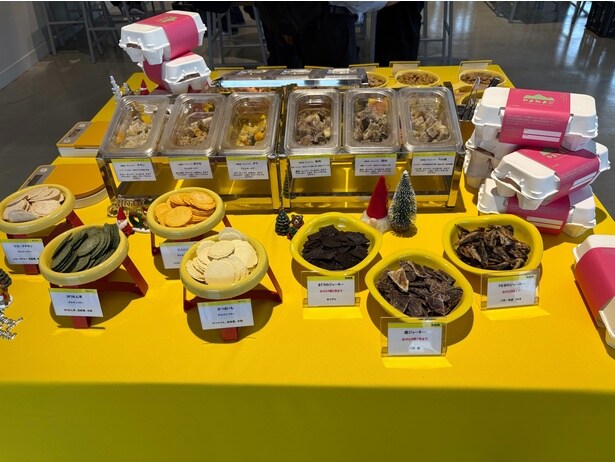 わんこおやつバイキング(100グラム1111円、150グラム1515円)