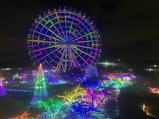 スカイシャトルのゴンドラ内から望むイルミネーション