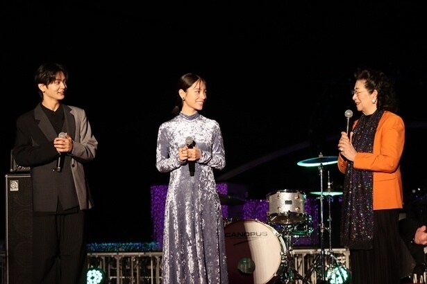 當真あみさん、齋藤潤さん、照明デザイナーの石井幹子さんによるトークセッション