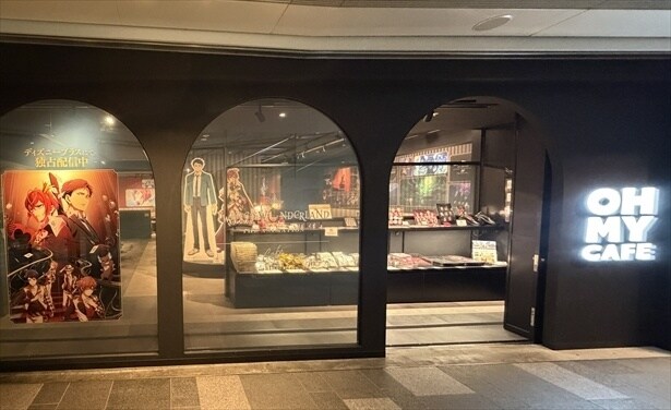 表参道店の入口には大迫力の描き下ろしイラストが登場