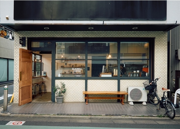 世田谷代田駅西口から徒歩2分ほどで行ける。一般客から飲食店関係者など客層はさまざま