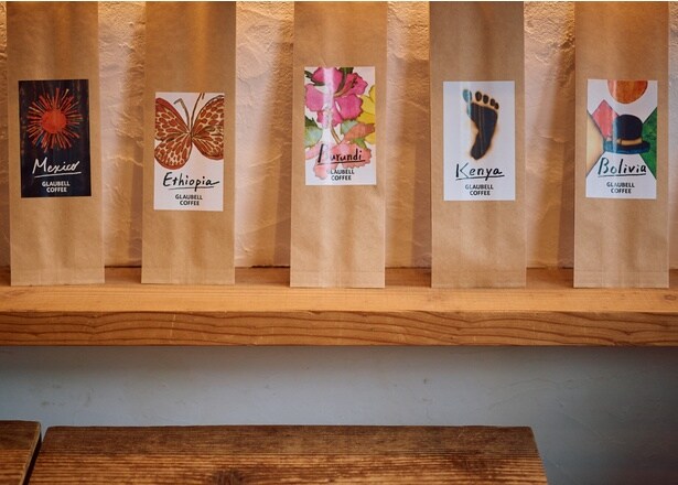 シングルは約9種類。特に中深煎りの豆の種類は大きく変わるので、いつ来ても新しい豆と出合える