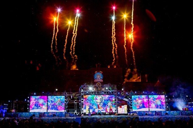 パイロでにぎやかにフィナーレ