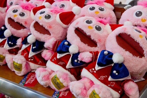 モッピーはパールが付いたリボンでおめかし