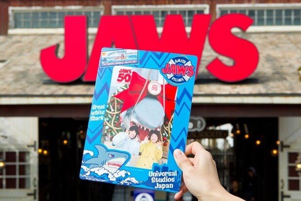 ジョーズ・フォト(2,000円)。映画公開50年の特別ロゴ入り