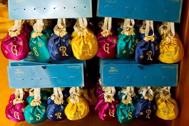 4寮のアルファベットが配された小さなきんちゃくセット