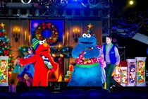 【USJ】エルモたちとクリスマスをお祝い！新たなナイトショー&今だけのグッズレポ