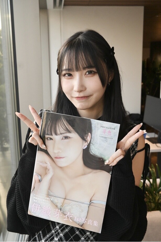 11月30日(日)に都内のハウススタジオにて撮影会付きの1st写真集のお渡し会が開催される