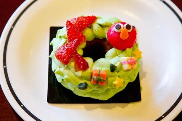 リースケーキ 〜キャラメル&ピスタチオクリーム〜。星とプレゼントはチョコレート