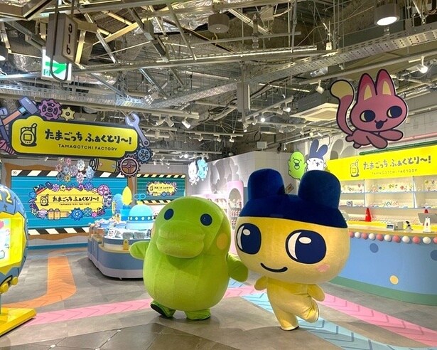 【画像】決めポーズを見せてくれたくちぱっち(左)とまめっち(右)