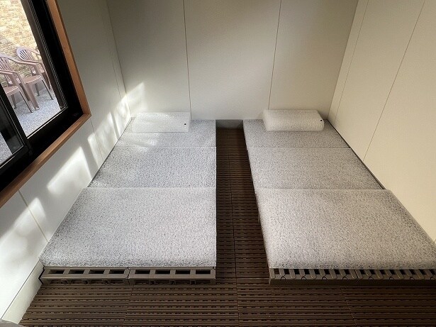 「ブレインスリープ」のマットと枕で横になって休憩する至福の時間