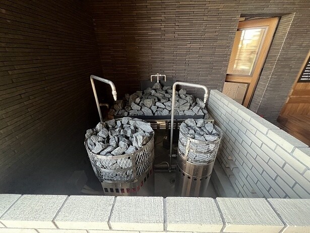 見るからにパワーのあるサウナストーブたち