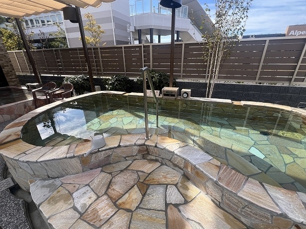 屋外エリアの水風呂は外気に合わせて温度を設定する