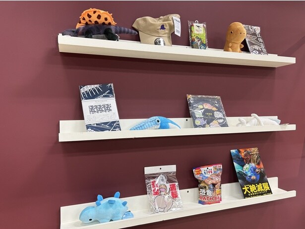 ぬいぐるみやてぬぐい、ステッカーなどさまざまなグッズが登場