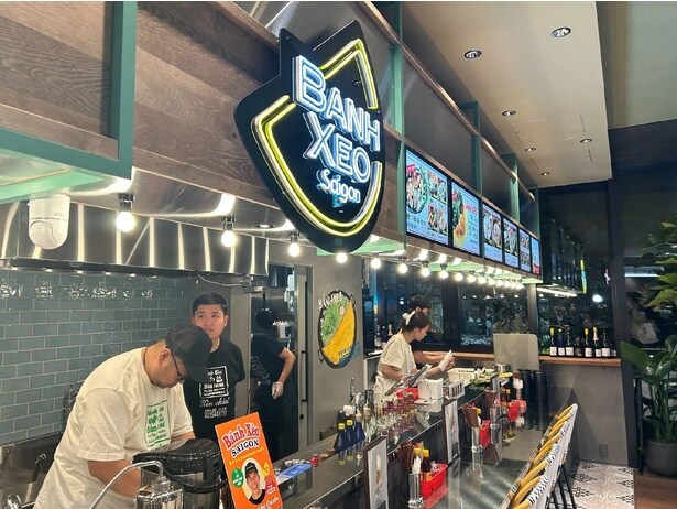  本場の屋台気分が味わえる「バインセオサイゴン」