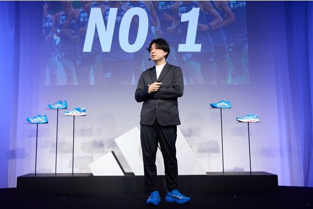 ランニング戦略を発表するアディダス ジャパンランニングビジネスユニットBUリードの寺部雅哉さん