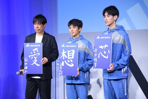 【写真を見る】「國學院大學の強さの秘訣は？」と聞かれ、「愛」「想」「芯」と答える監督＆選手陣