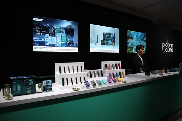 Ploom × NAKED, INC. ポップアップストア渋谷1階。Ploom製品を販売する