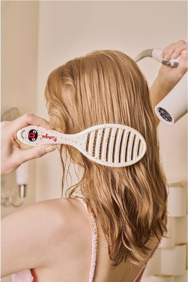 スピードドライブラシで髪を乾かしながらブラッシング