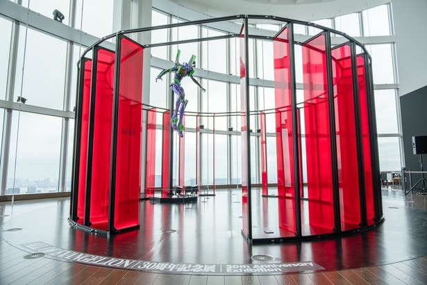 エントランスの初号機のフィギュアは、絶好の撮影スポット