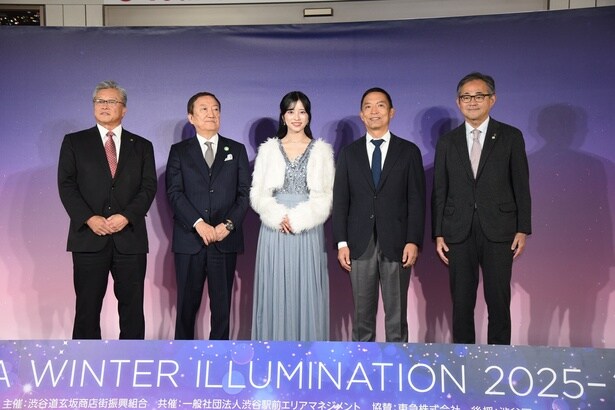 1回目の点灯セレモニーは渋谷駅ハチ公広場にて行われた