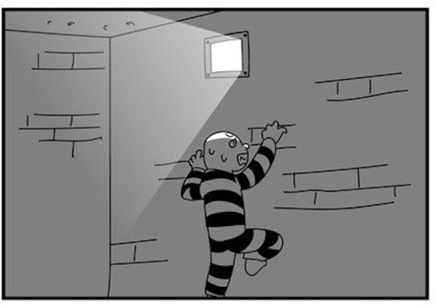 男はあの窓から脱出できるのではないかと壁をよじ登る