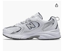 流麗なフォルムと快適な履き心地を両立。スタイルも機能も妥協しない【ニューバランス】のスニーカーがAmazonに登場中‼