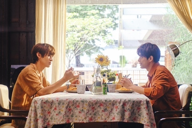 【写真】親友カイ(向井康二)に密かに思いを寄せるソウタ(森崎ウィン)