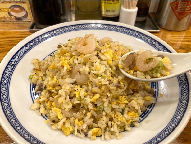 「揚州炒飯」(1160円、スープ付き※店舗により異なる)