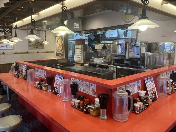 チャーシューやメンマのおつまみメニュー、お酒もあるので、軽く飲みに行ってみるのもおすすめ