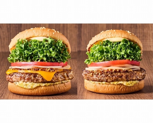 「黒毛和牛チーズバーガー」(左)と「黒毛和牛バーガー」(右)
