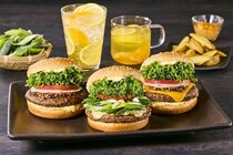 贅沢バーガーで1年をネギらう！フレッシュネスバーガーから「九条ネギと西京味噌の黒毛和牛バーガー」と「不知火クラフトレモネード」が登場！