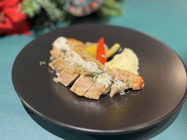「具だくさんチーズクリーム入り 五穀味鶏胸肉ローストのホリデープレート」