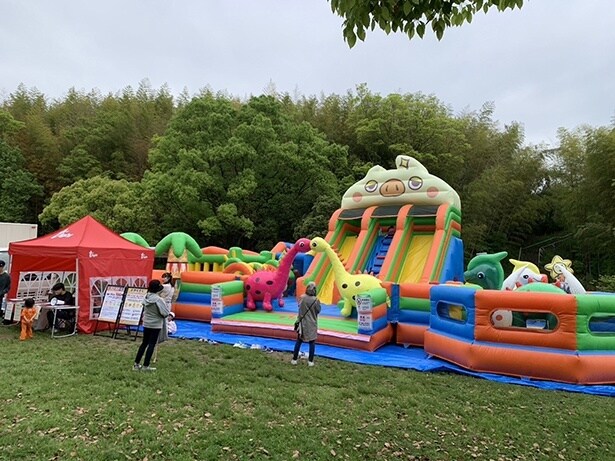 人気の超大型エア遊具もやってくる