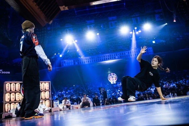 B-Girl部門の熱戦。しなやかな動きと独自のスタイルで観客を魅了した