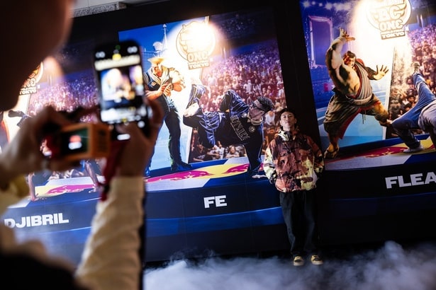 会場に設置された『ストリートファイター6』とのコラボフォトスポット。選手とキャラクターがコラボした大型ビジュアルが来場者の注目を集めた